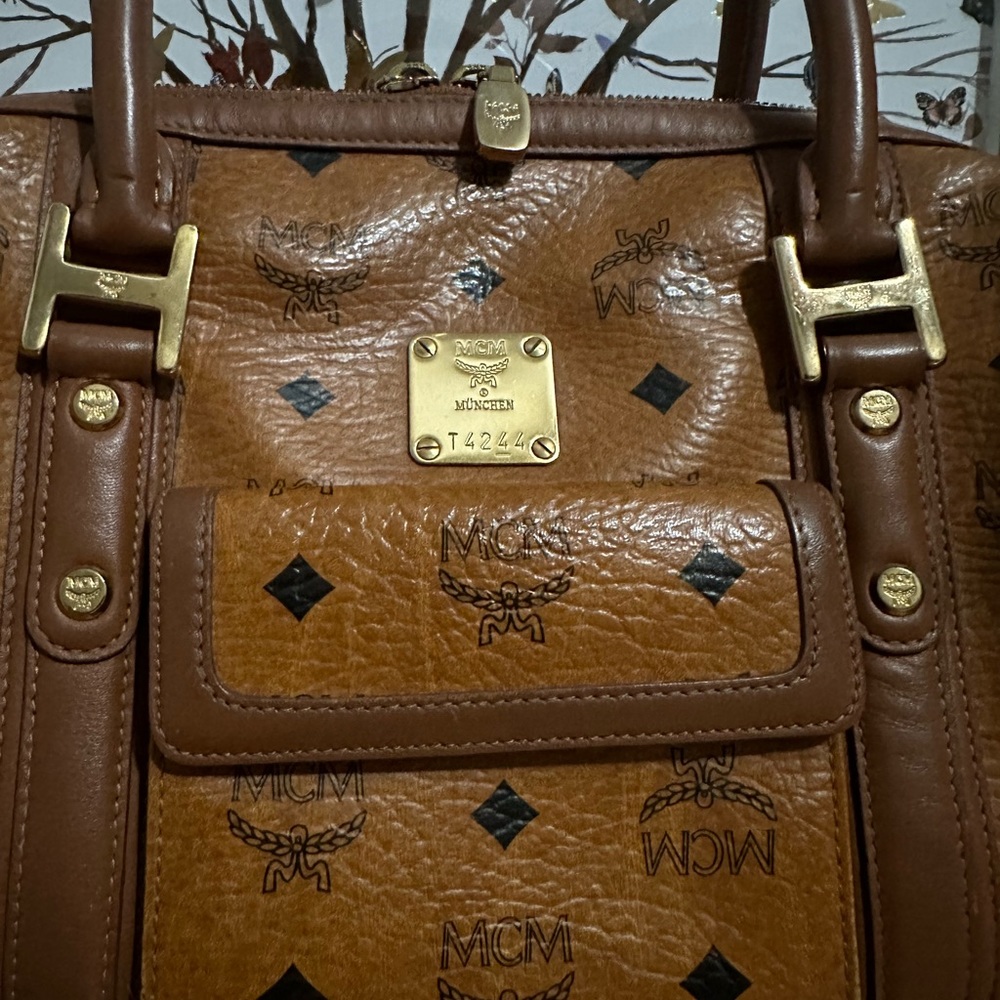 {VGUC} MCM monogram hand bag - Picture 4 of 15